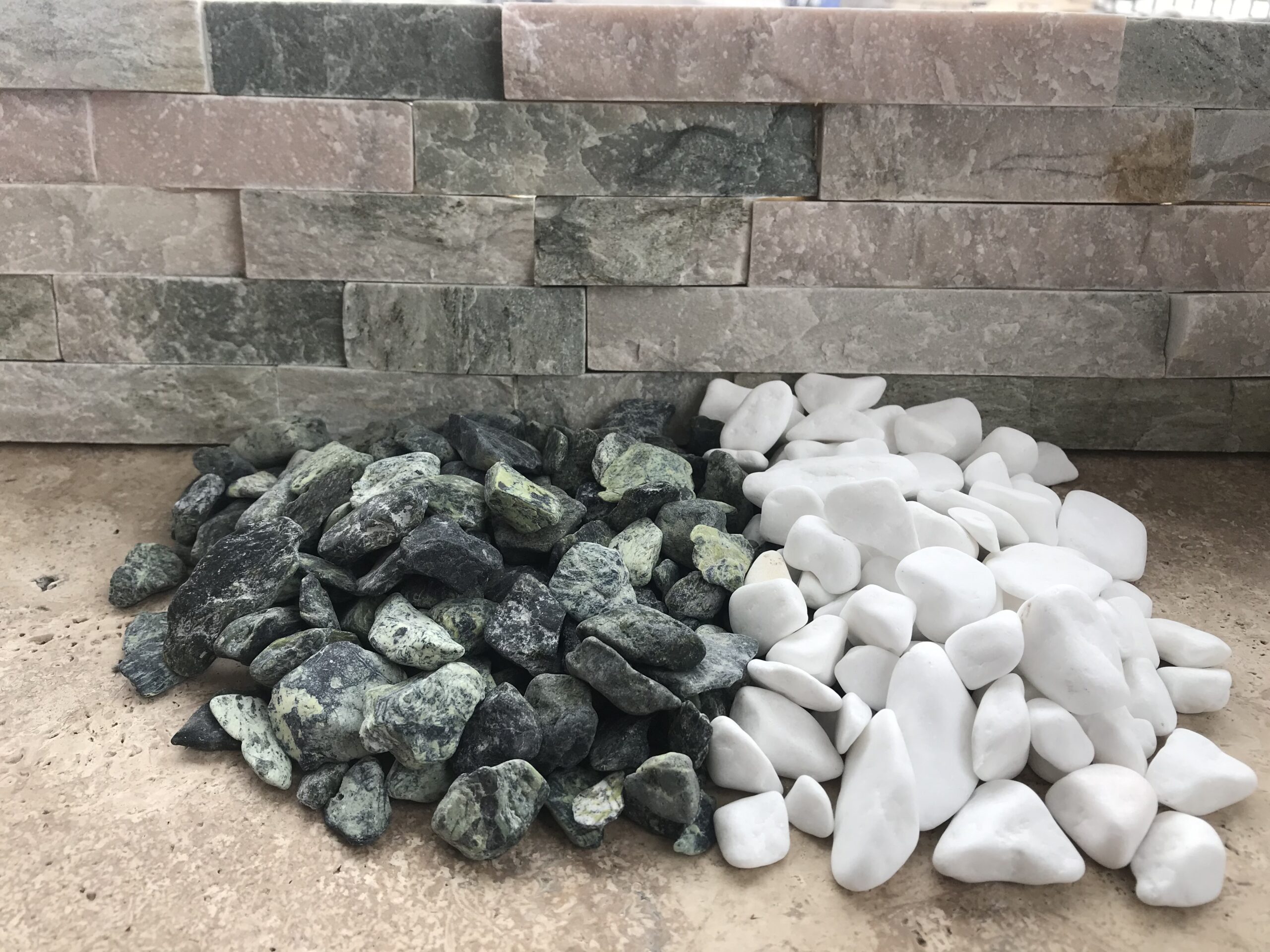 Piatra decorativa marmura verde, diametru 1-3 cm, vanzare la sac 20 kg