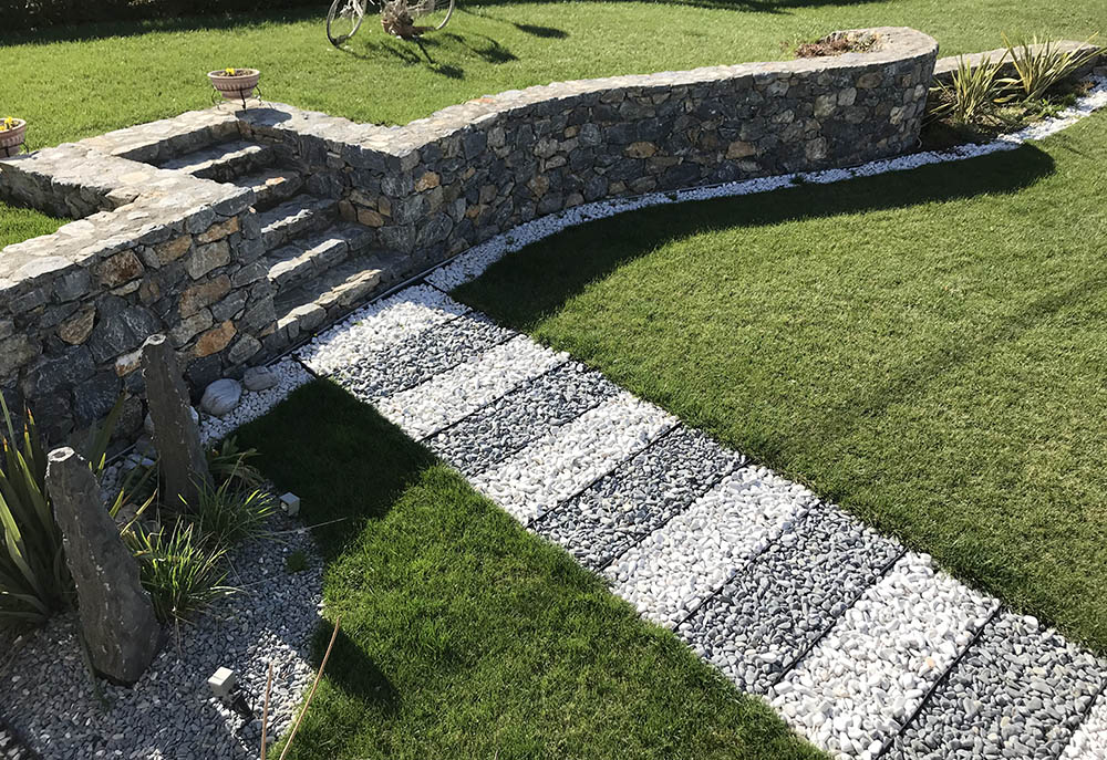 Piatra decorativa ardezie neagra, diametru 3-6 cm, vanzare la sac 20 kg