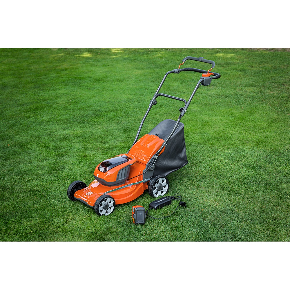 Masina de tuns gazon HUSQVARNA LC 137i, acumulator, latime taiere 37.5cm, cos colector 40L