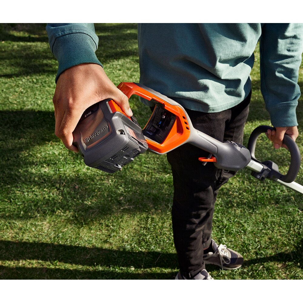 Trimmer gazon HUSQVARNA 215iL, acumulator si incarcator incluse, 36V, 2Ah