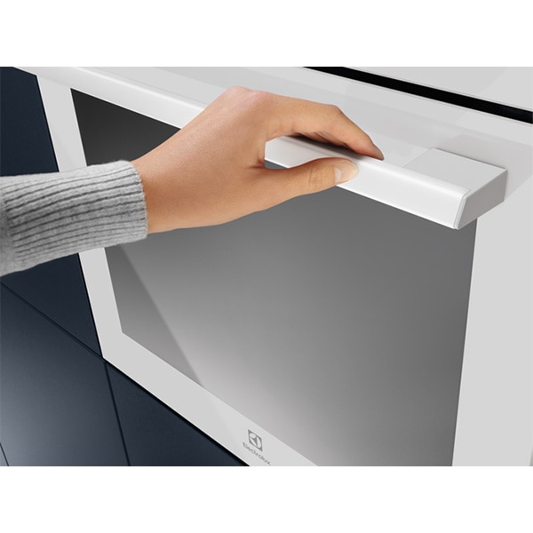 Cuptor incorporabil ELECTROLUX EOE8P39WV, Electric, Autocuratare pirolitica, 72 l, Clasa A+, Wi-Fi, alb