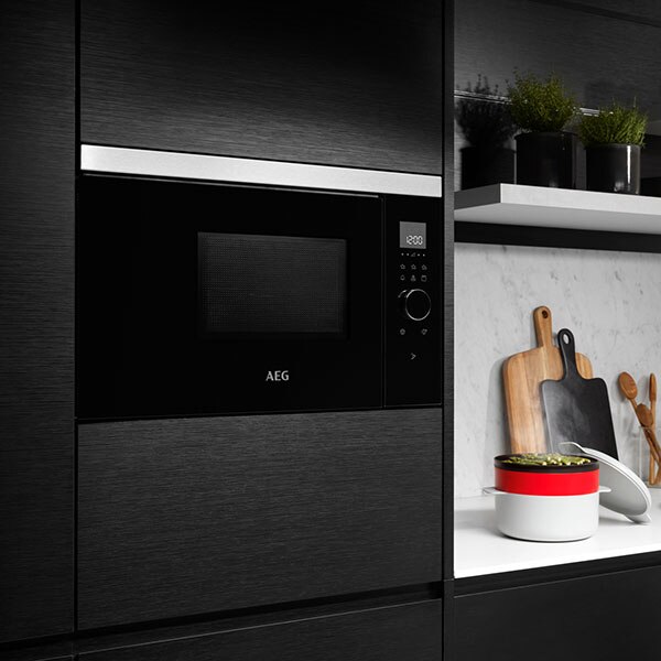 Cuptor cu microunde incorporabil AEG MBE2658DEM, 25l, 900W, Grill, negru-inox