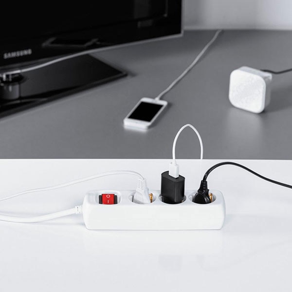 Prelungitor HAMA R9108815, 3 prize Schuko, 5m, intrerupator, alb