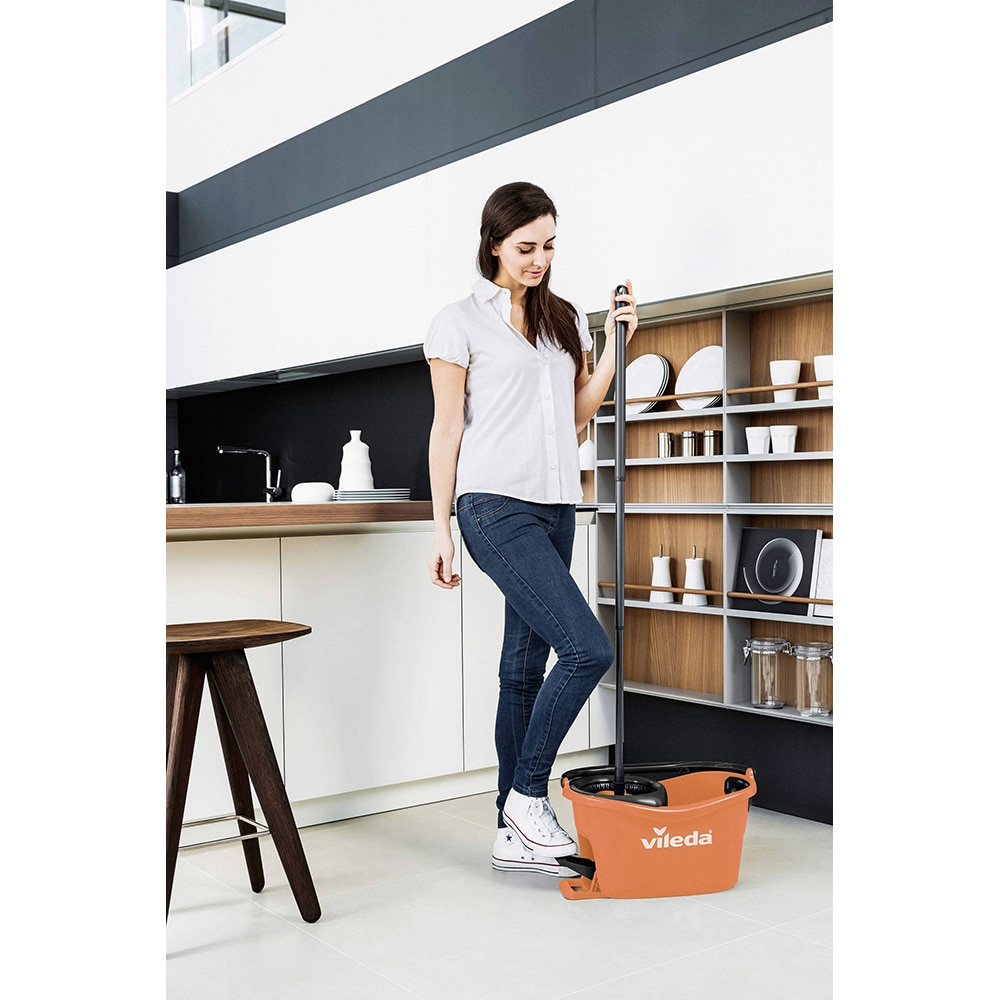 Set galeata cu storcator + mop + maner VILEDA Easy Wring Turbo Colors, corai