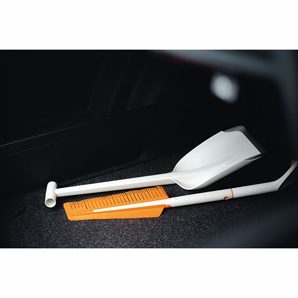 Perie zapada cu racleta FISKARS SnowXpert 143062, 67cm, alb-portocaliu