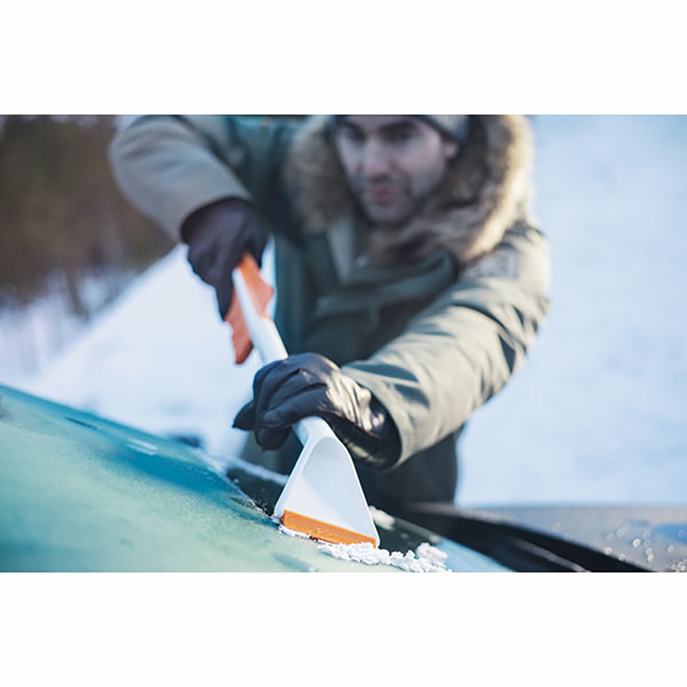 Perie zapada cu racleta FISKARS SnowXpert 143062, 67cm, alb-portocaliu