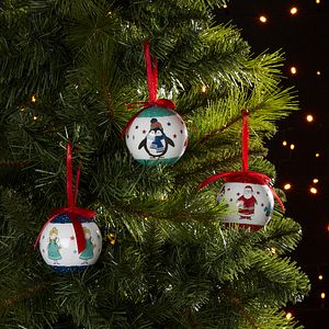 Glob Craciun model pinguin, 7.3 cm, alb-albastru