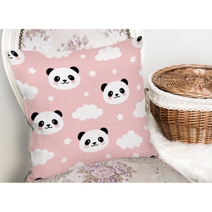 Fata perna decorativa Panda, 30% bumbac + 70% poliester, 43 x 43 cm, alb-roz